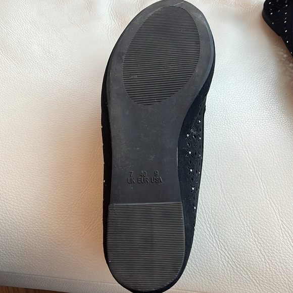 Black with small glass sequins. Size 9. Never worn. - Picture 2 of 2